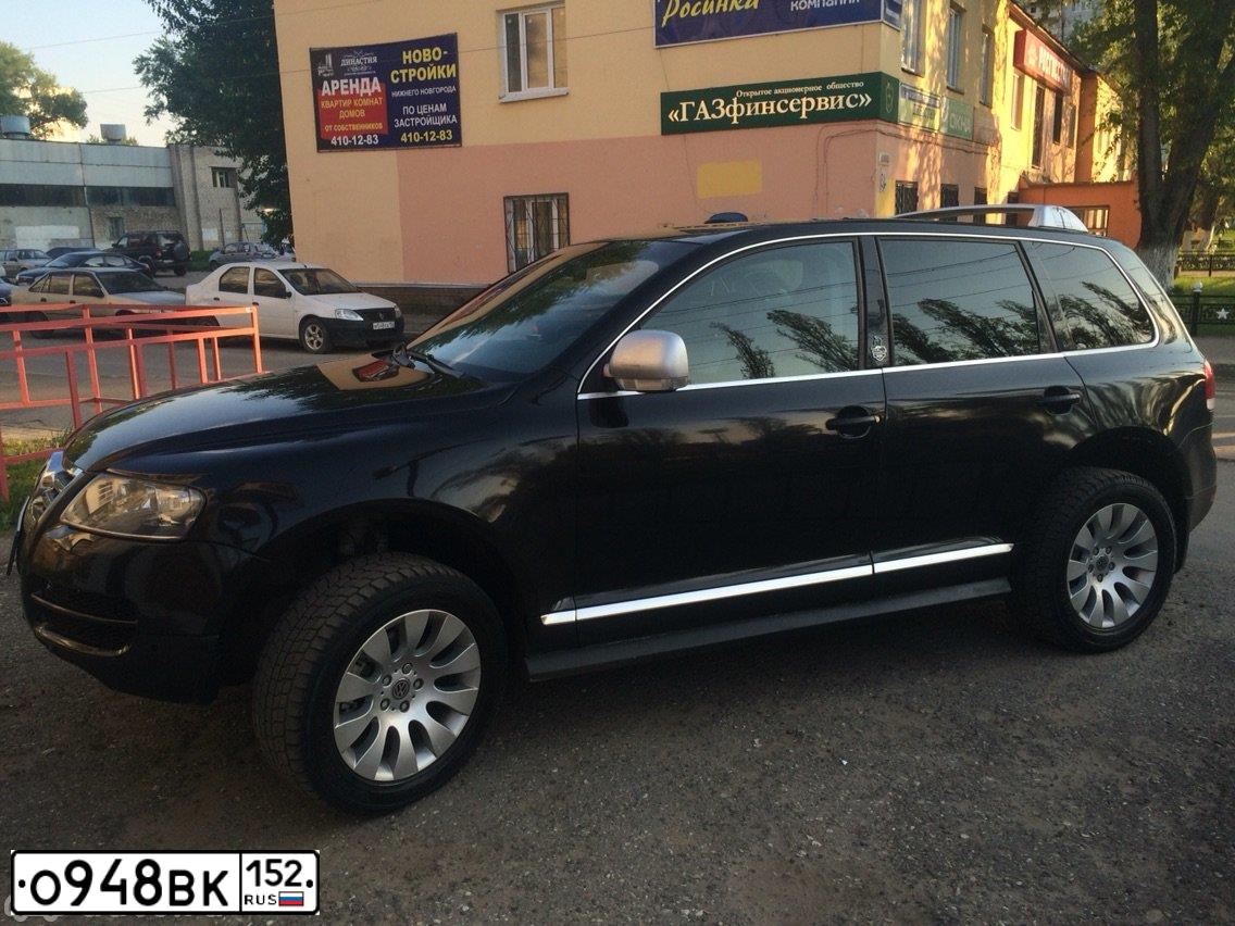 Фото автомобиля VOLKSWAGEN TOUAREG, 2006 — госномер Е486МС790. Цвет: ЧЕРНЫЙ