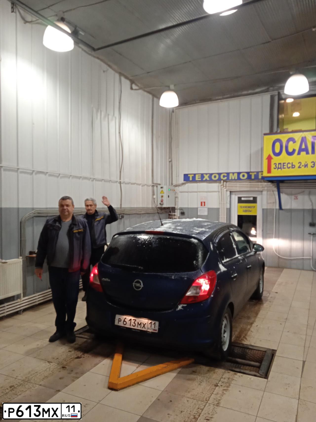 Фото автомобиля OPEL L CORSA, 2011 — госномер Р613МХ11. Цвет: СИНИЙ