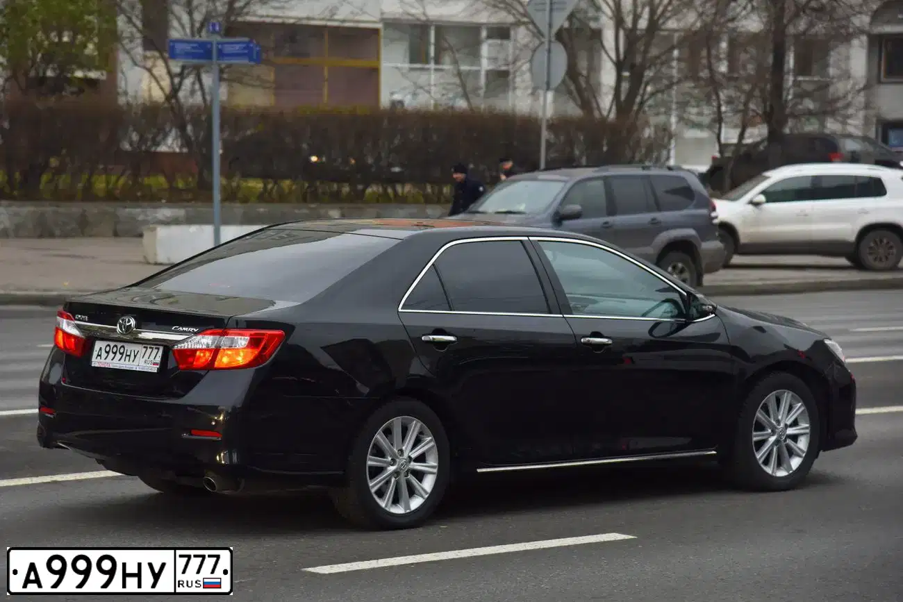 Фото автомобиля TOYOTA CAMRY, 2012 — госномер У501ТМ33. Цвет: ЧЕРНЫЙ МЕТАЛЛИК
