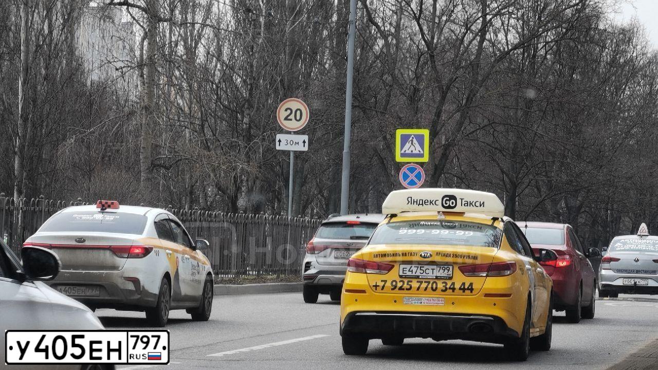 Фото автомобиля MAZDA 6, 2016 — госномер Е007НК32. Цвет: Красный