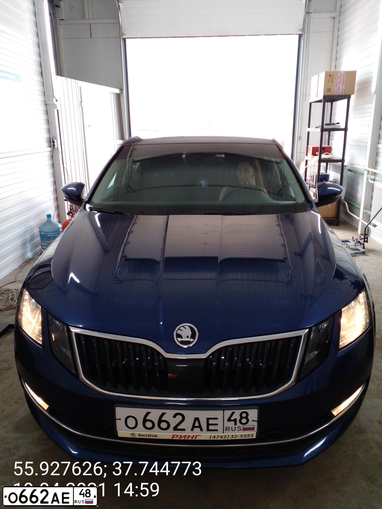 Фото автомобиля SKODA OCTAVIA, 2017 — госномер О662АЕ48. Цвет: ТЕМНО-СИНИЙ