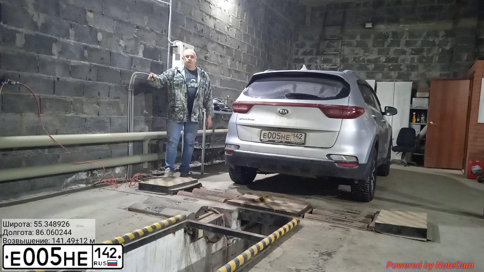 Фото автомобиля KIA SPORTAGE, 2021 — госномер Е005НЕ142. Цвет: СВЕРКАЮЩИЙ СЕРЕБРИСТЫЙ