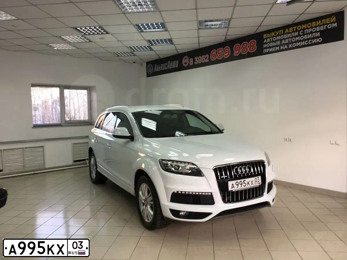 Фото автомобиля AUDI Q7, 2013 — госномер М585ТЕ124. Цвет: Белый