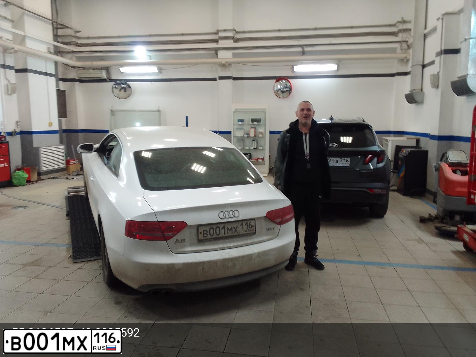 Фото автомобиля AUDI A5, 2010 — госномер В001МХ116. Цвет: БЕЛЫЙ