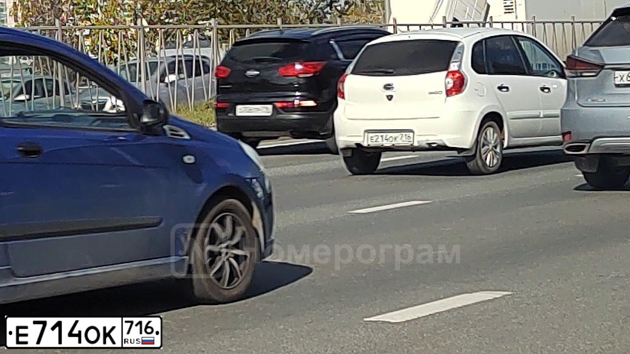 Фото автомобиля KIA RIO, 2020 — госномер Р260ТО73. Цвет: Белый