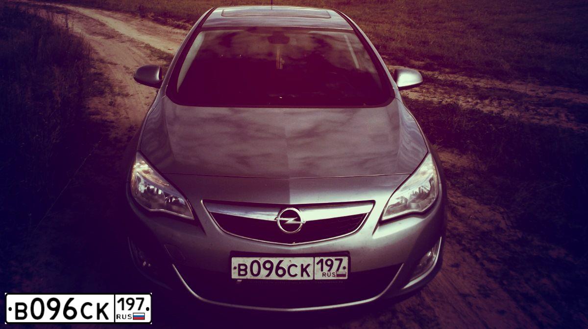 Фото автомобиля OPEL ASTRA, 2011 — госномер М392ВЕ790. Цвет: СЕРЫЙ