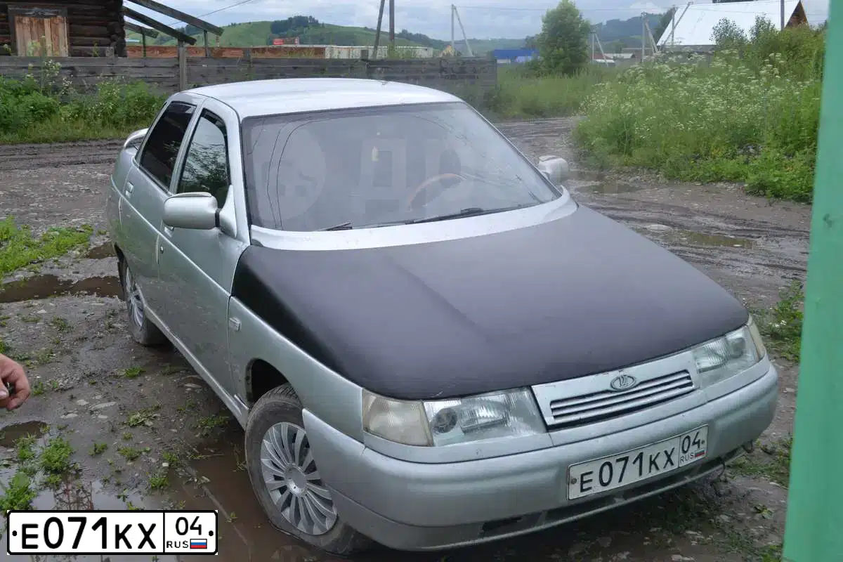 Фото автомобиля LADA 2110, 2004 — госномер Е071КХ22. Цвет: СНЕЖНАЯ КОРОЛЕВА