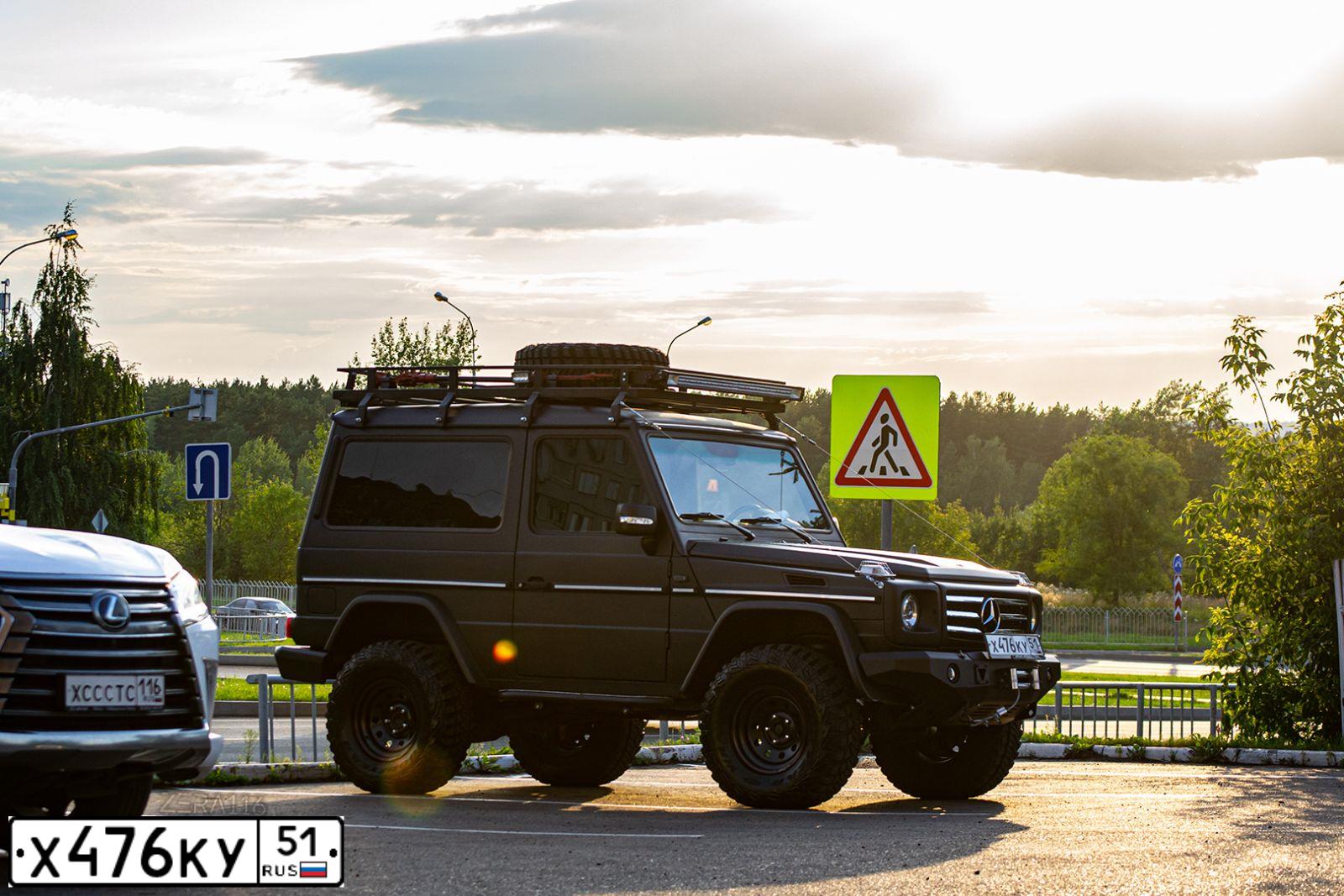 Фото автомобиля MERCEDES G-KLASSE, 1997 — госномер Х476КУ51. Цвет: ЧЕРНЫЙ