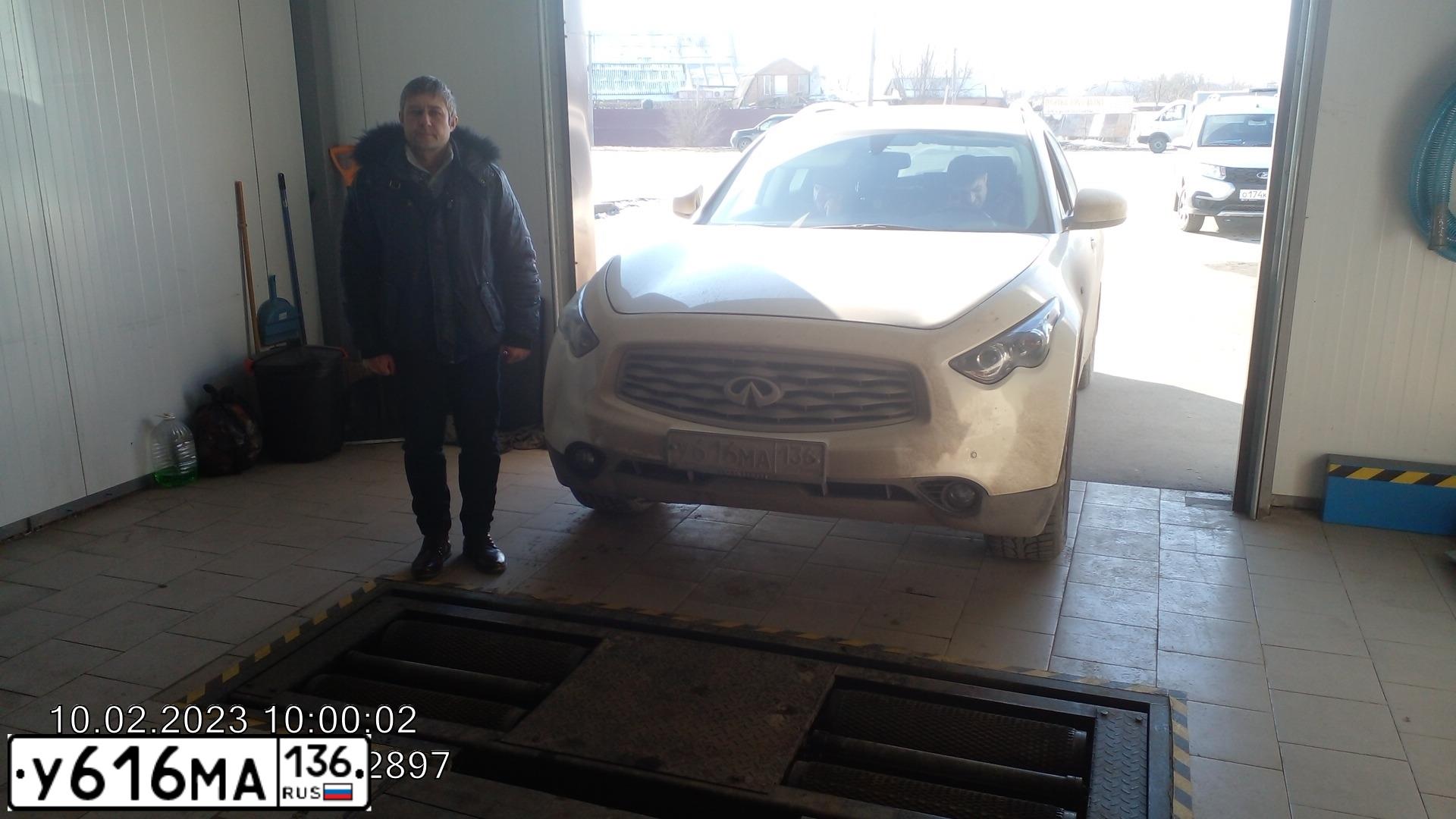 Фото автомобиля INFINITI QX70, 2010 — госномер У657НТ761. Цвет: Белый