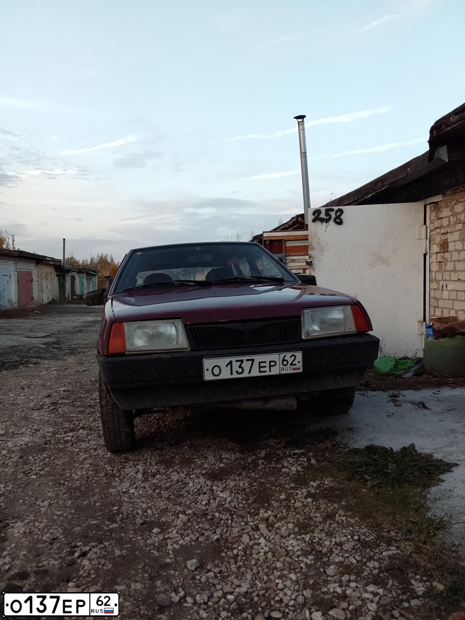 Фото автомобиля LADA 2109 SAMARA, 1996 — госномер О137ЕР62. Цвет: ГРАНАТ