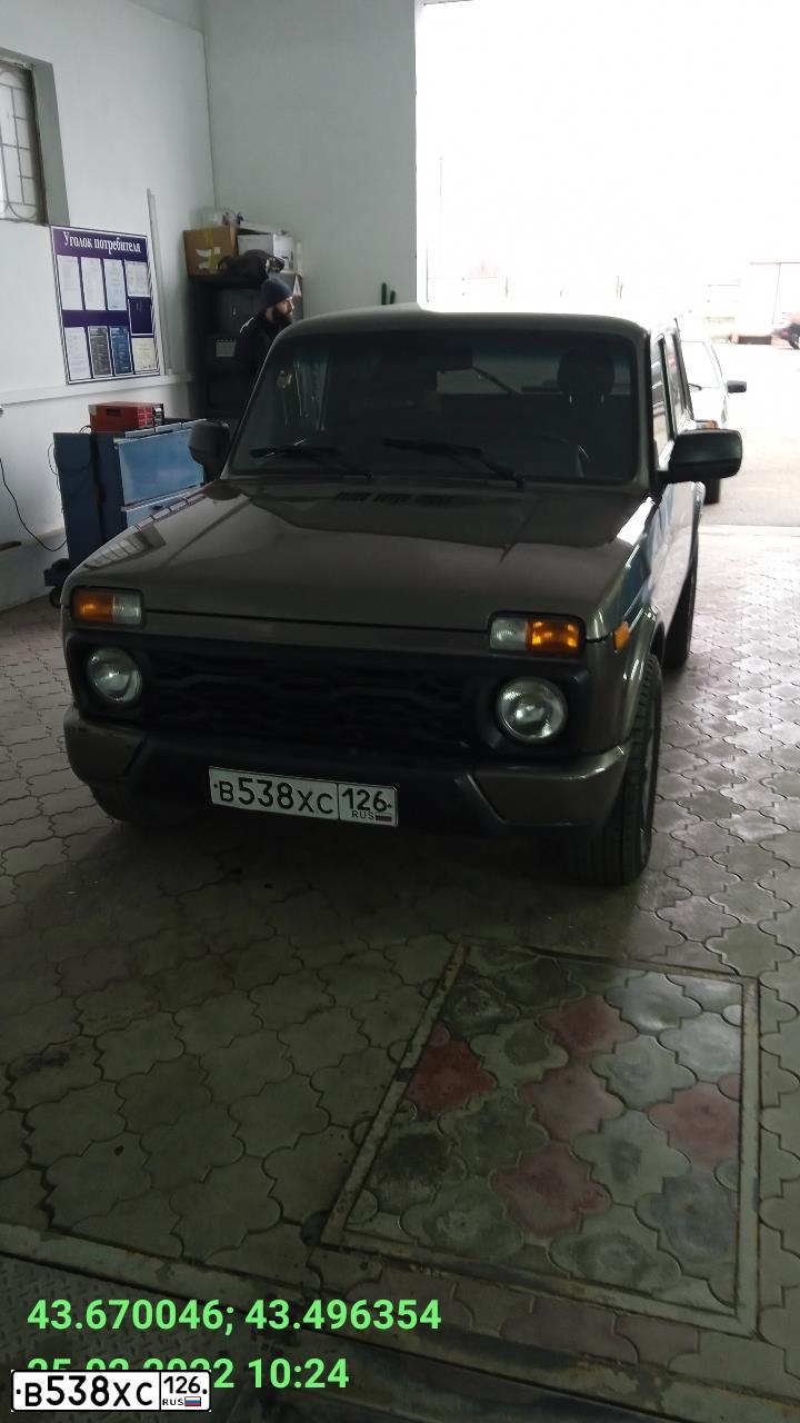 Фото автомобиля LADA 2121 NIVA, 2018 — госномер В538ХС126. Цвет: ЗОЛОТИСТО-КОРИЧНЕВЫЙ
