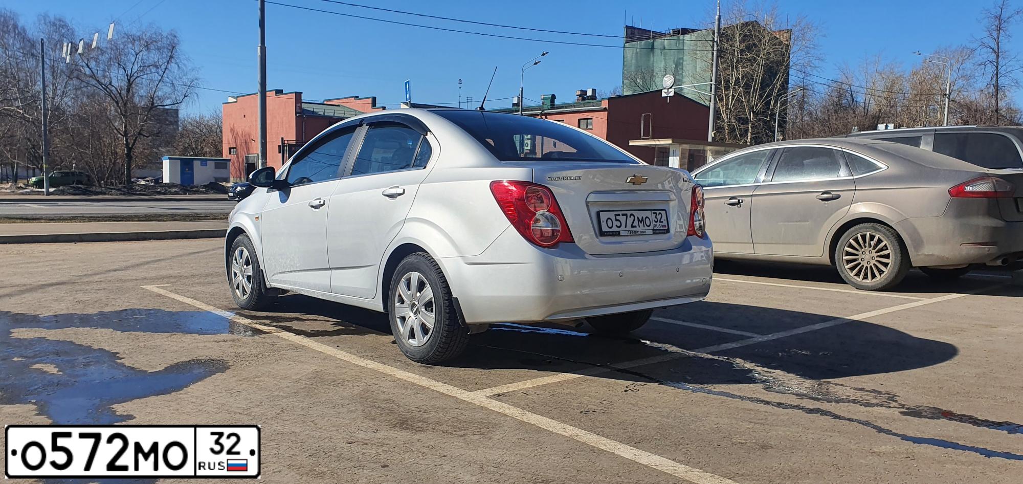 Фото автомобиля CHEVROLET AVEO, 2014 — госномер О605АА159. Цвет: СЕРЕБРИСТЫЙ МЕТАЛЛИК