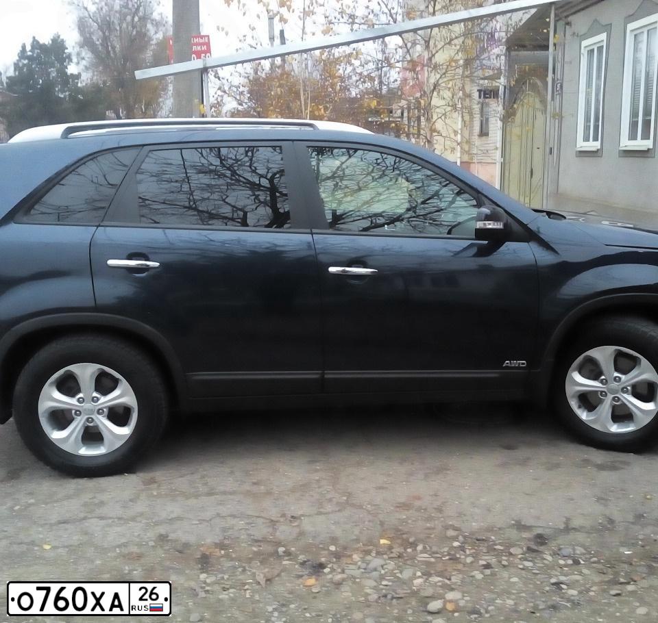 Фото автомобиля KIA SORENTO, 2013 — госномер О760ХА26. Цвет: СИНИЙ