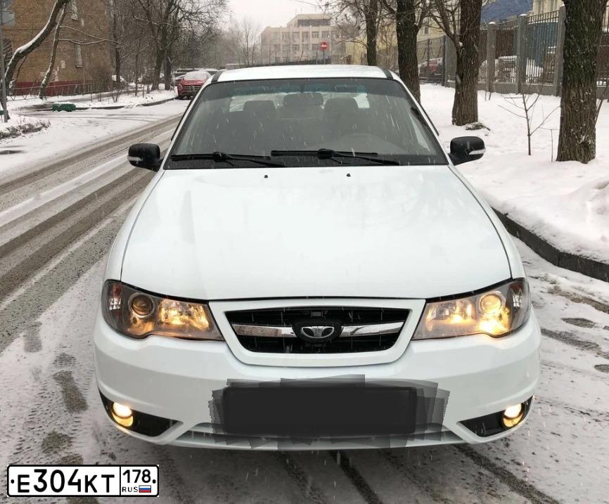 Фото автомобиля DAEWOO NEXIA, 2011 — госномер К780МР53. Цвет: СЕРО-ПЕРЛАМУТРОВЫЙ