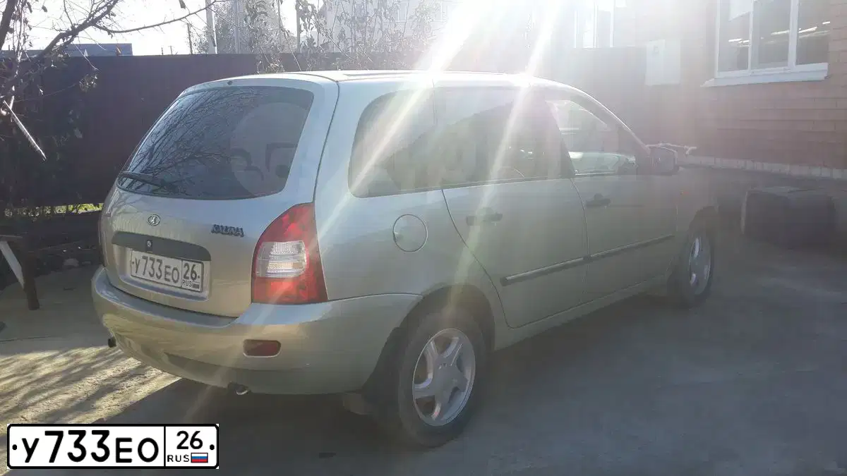 Фото автомобиля LADA KALINA, 2009 — госномер К296НР51. Цвет: БЕЛО-ЖЕЛТЫЙ ПЕРЛАМУТРОВЫЙ