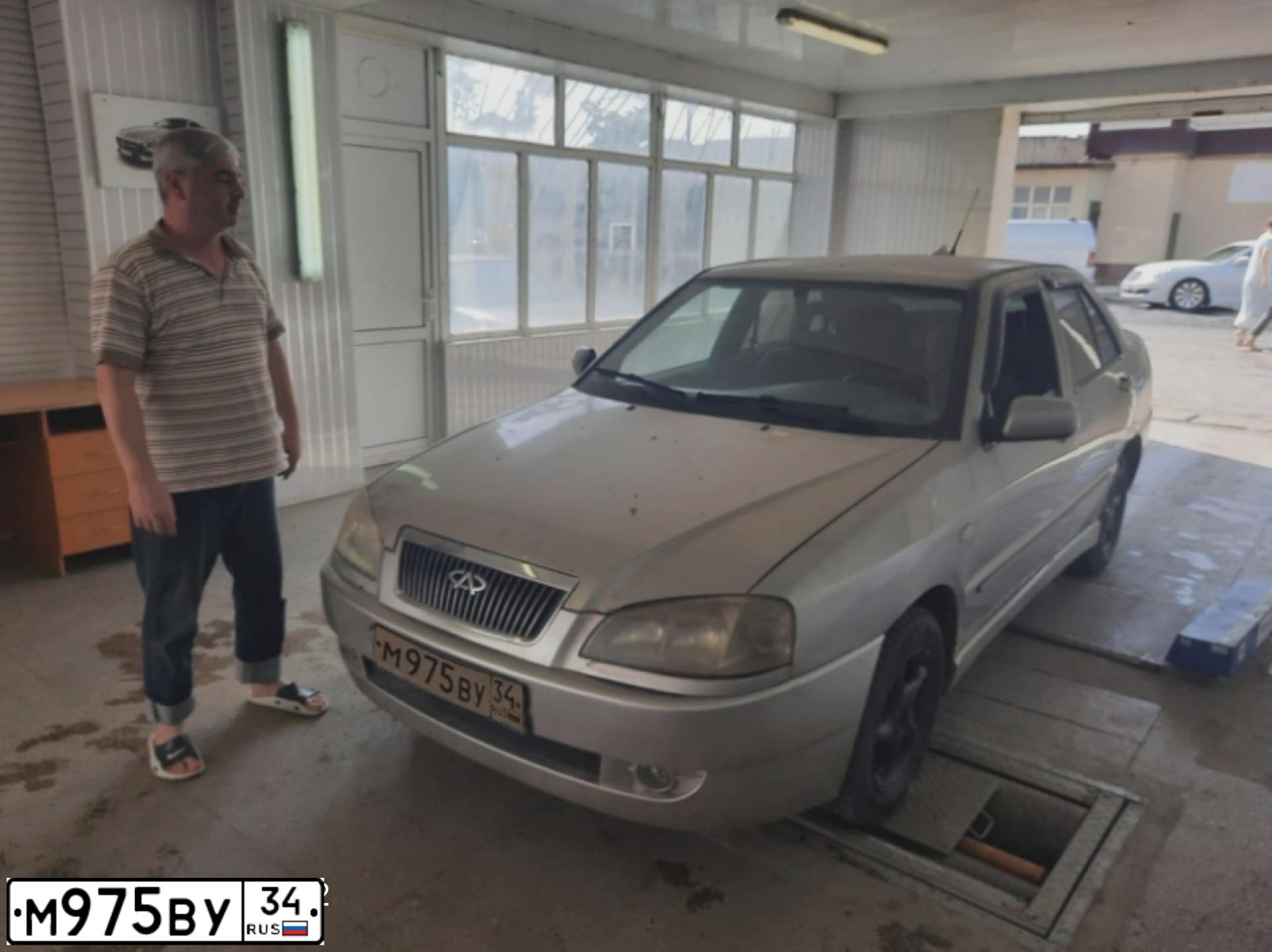 Фото автомобиля CHERY AMULET /FLAGCLOUD/, 2007 — госномер М975ВУ34. Цвет: СЕРЫЙ