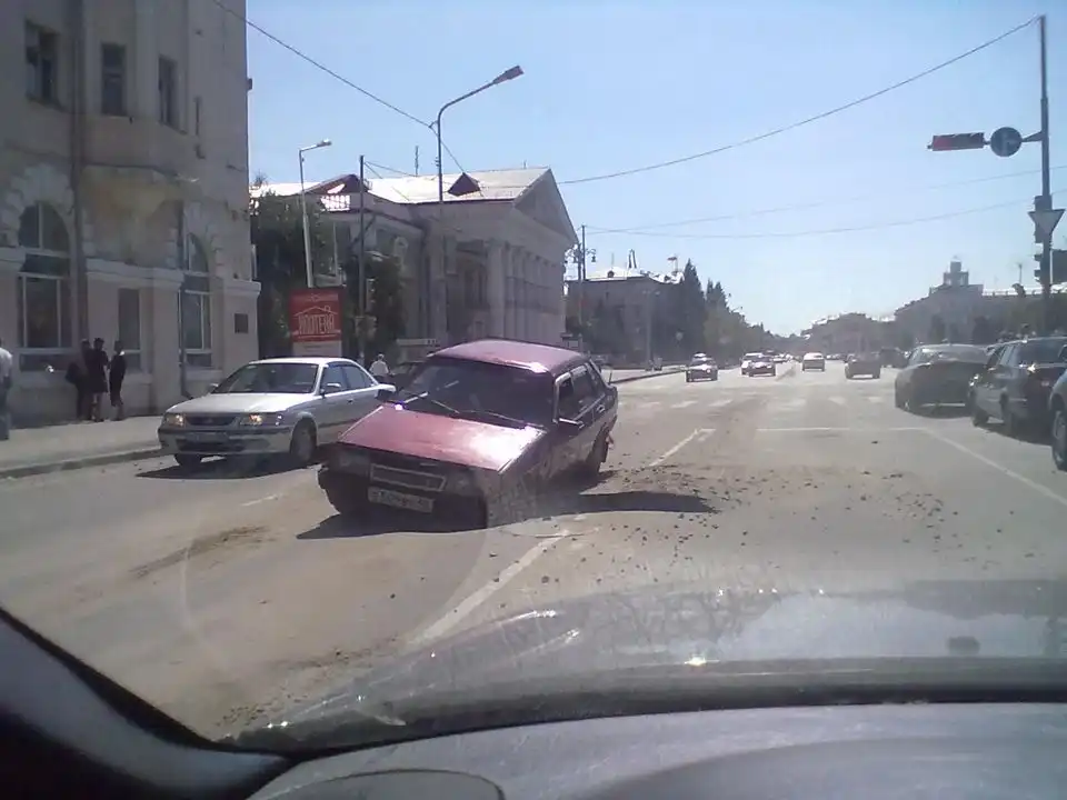 Фото автомобиля LADA 2107 LADA, 2008 — госномер В811ЕМ45. Цвет: Темно-зеленый