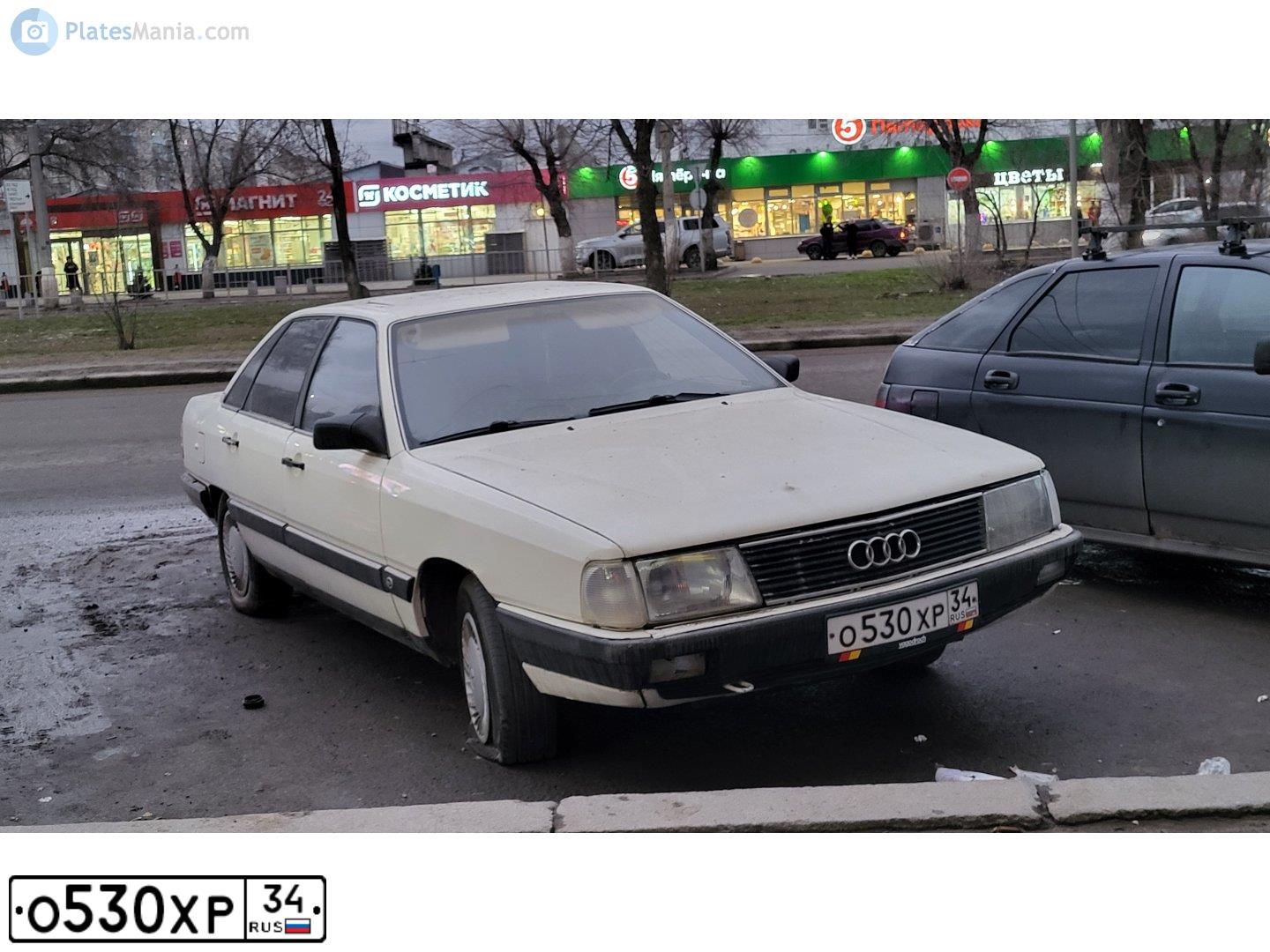 Фото автомобиля AUDI 100, 1988 — госномер О530ХР34. Цвет: Белый