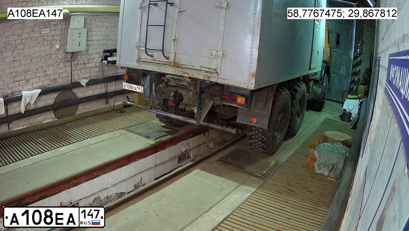 Фото автомобиля KAMAZ 43114 /6X6/, 2010 — госномер А108ЕА147. Цвет: оранжевый/белый 