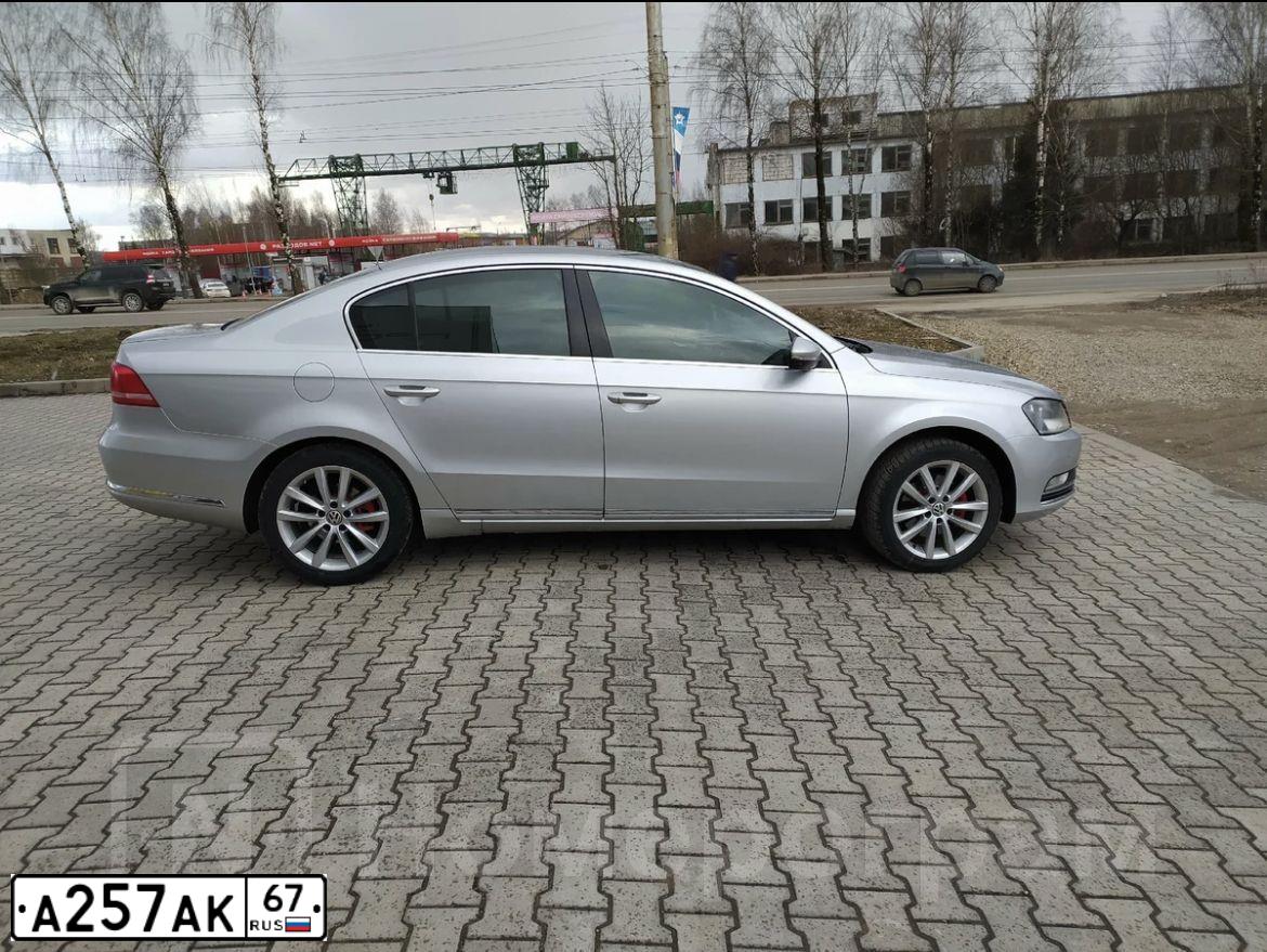Фото автомобиля VOLKSWAGEN PASSAT, 2011 — госномер О165СМ32. Цвет: Серебристый