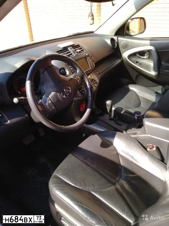 Фото автомобиля TOYOTA RAV4, 2010 — госномер Н684ВХ73. Цвет: серебристый