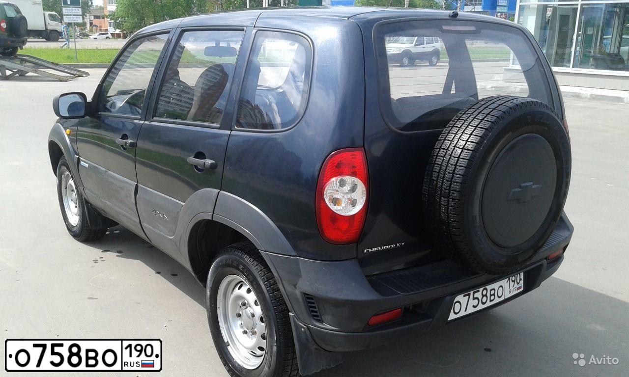 Фото автомобиля CHEVROLET NIVA, 2010 — госномер В953ОА797. Цвет: Черно-синий металлик