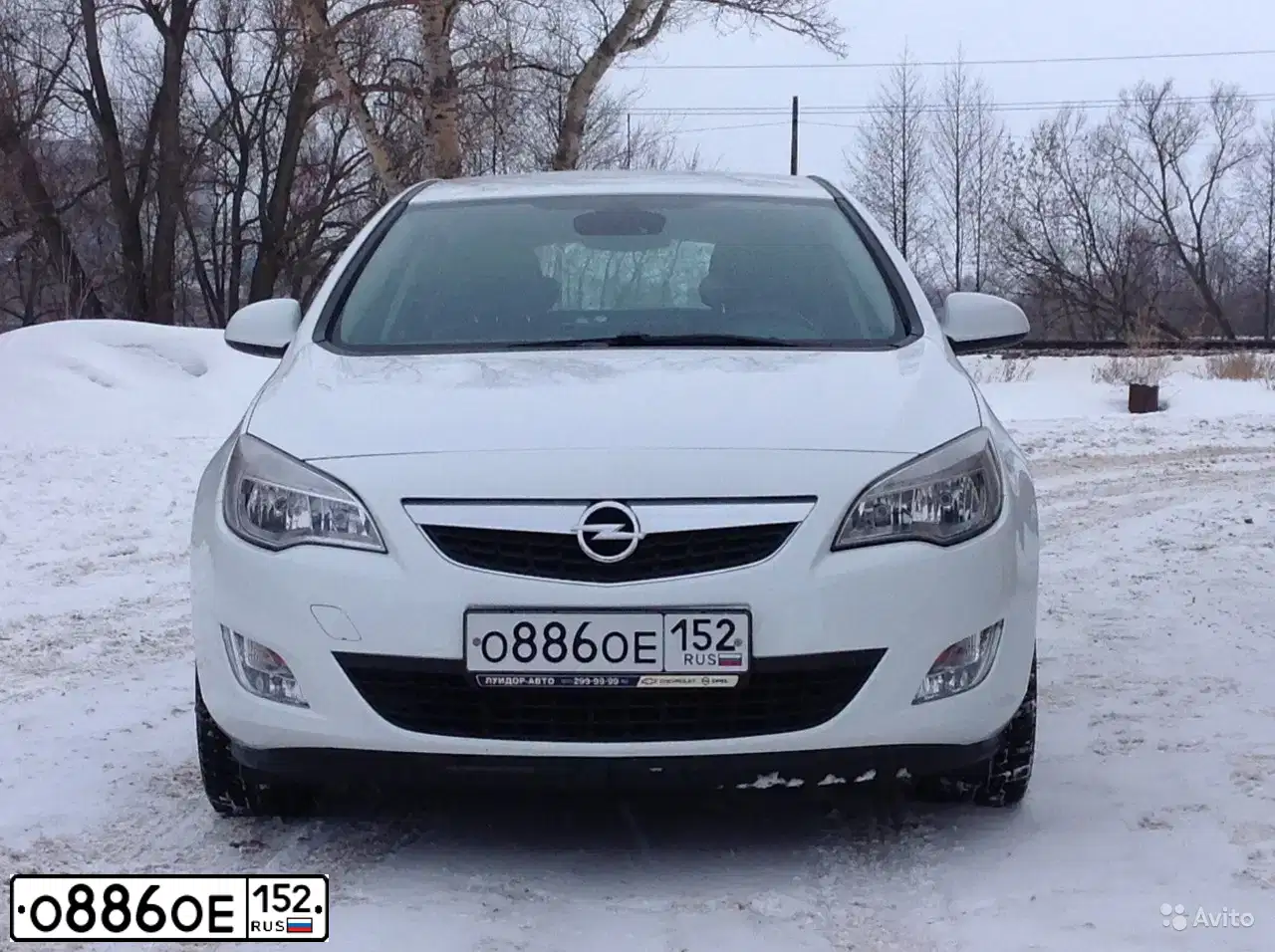 Фото автомобиля OPEL ASTRA, 2011 — госномер О886ОЕ152. Цвет: БЕЛЫЙ
