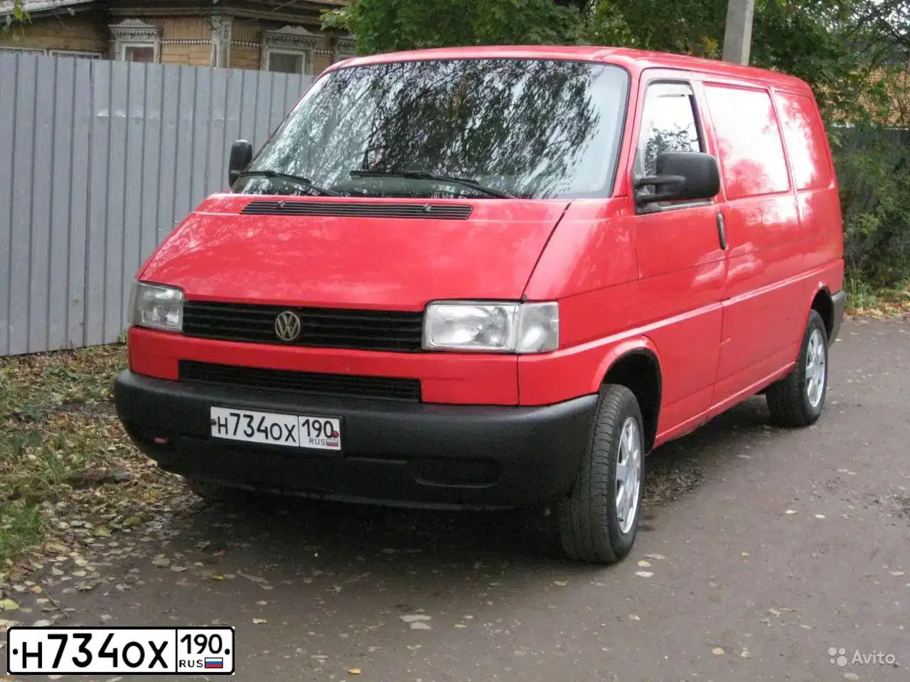 Фото автомобиля VOLKSWAGEN TRANSPORTER, 1999 — госномер Х602УУ161. Цвет: Красный