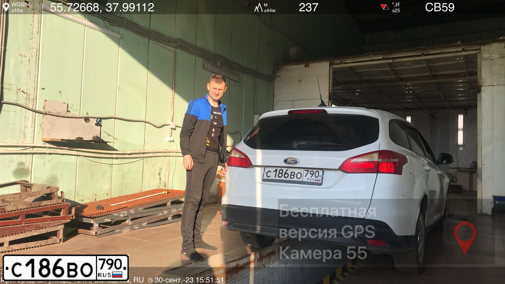 Фото автомобиля ФОРД ФОКУС, 2017 — госномер Х245ЕН196. Цвет: БЕЛЫЙ