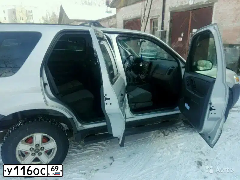 Фото автомобиля FORD ESCAPE, 2005 — госномер Т569СА73. Цвет: Серебристый