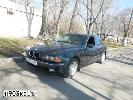 Фото автомобиля BMW SERIE 5, 1998 — госномер М001ВО45. Цвет: ЗЕЛЕНЫЙ