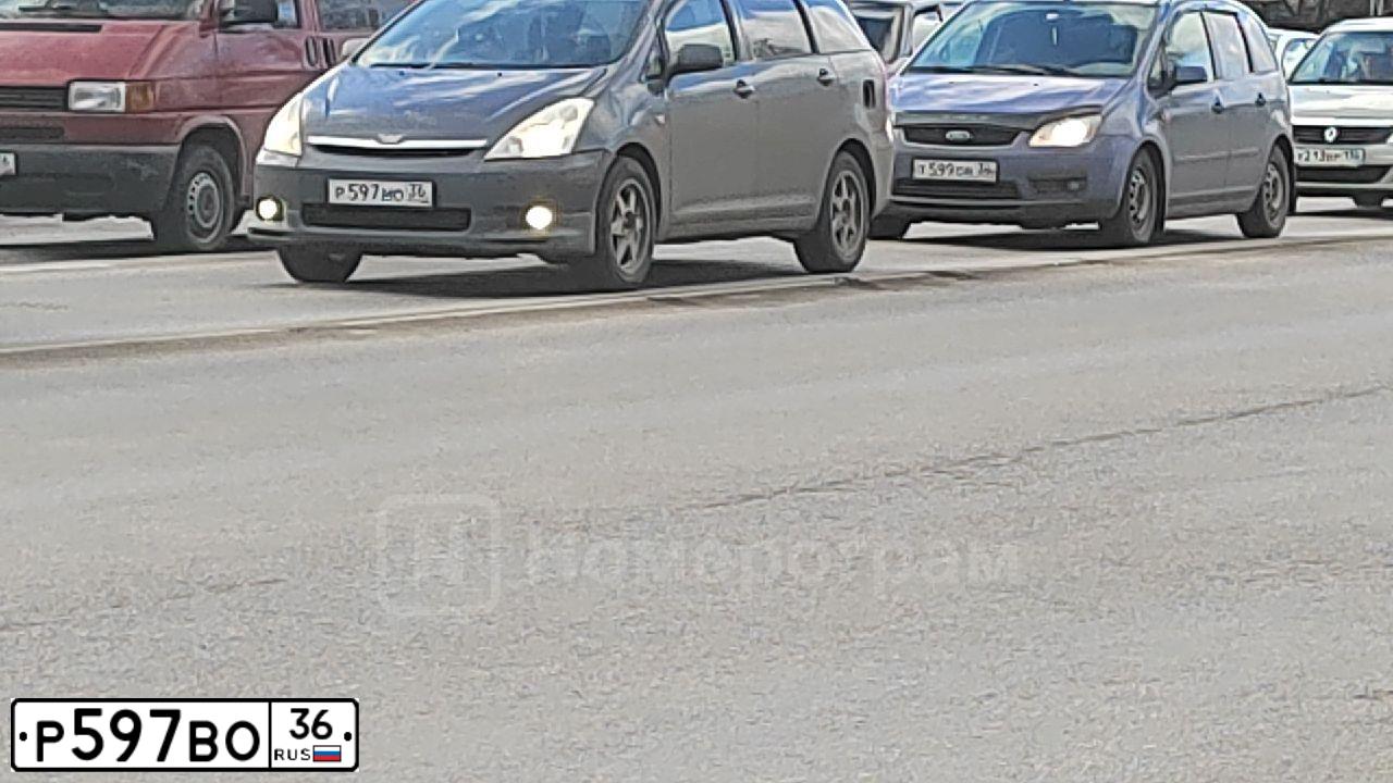 Фото автомобиля HYUNDAI SOLARIS, 2015 — госномер Р597ВО36. Цвет: синий