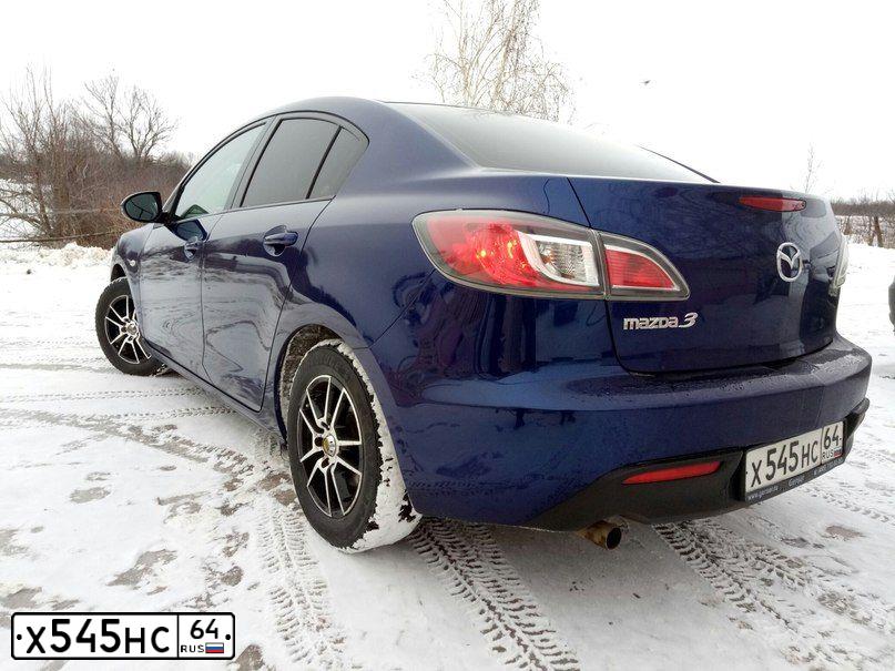 Фото автомобиля MAZDA 3, 2011 — госномер Х545НС64. Цвет: синий