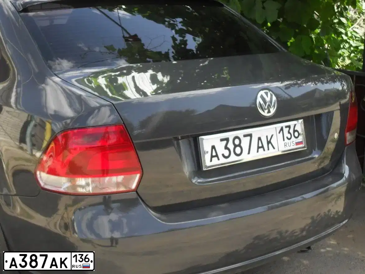 Фото автомобиля VOLKSWAGEN POLO, 2011 — госномер Т224ОХ197. Цвет: СЕРЫЙ