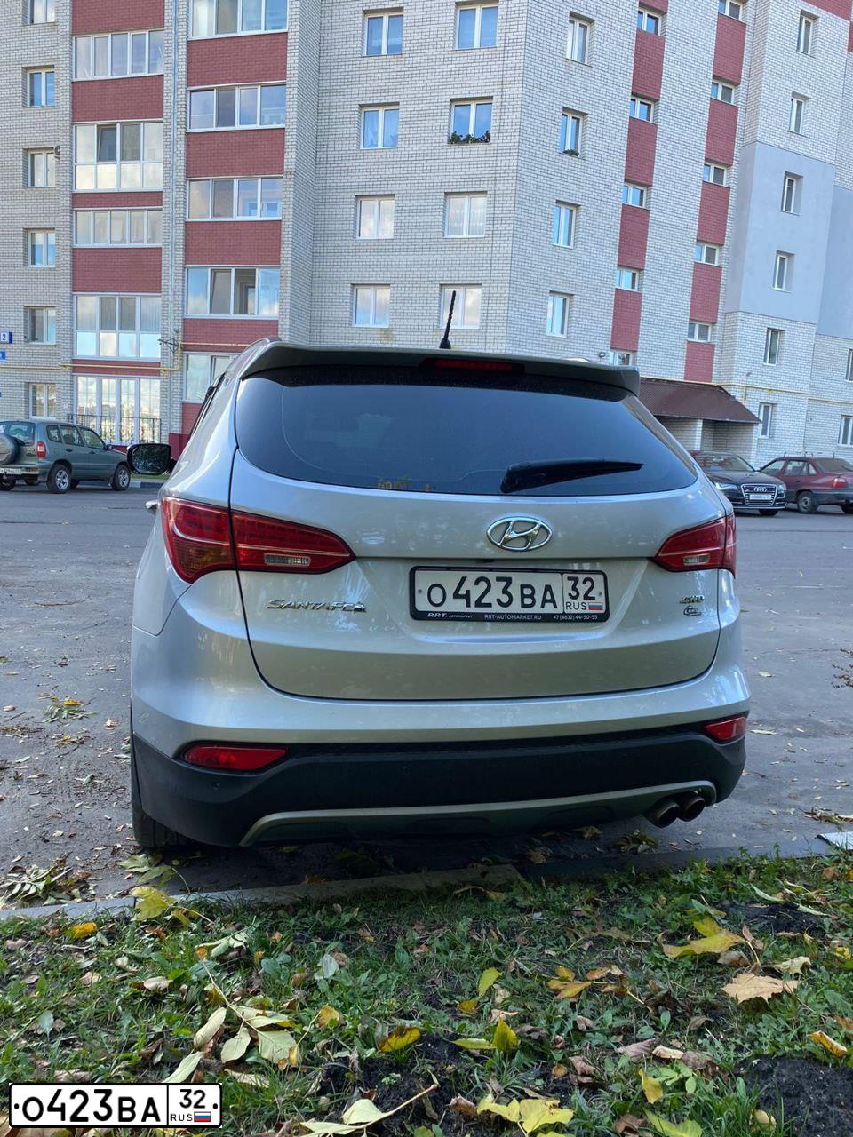 Фото автомобиля HYUNDAI SANTA FE, 2012 — госномер А454КВ136. Цвет: СЕРЕБРИСТЫЙ