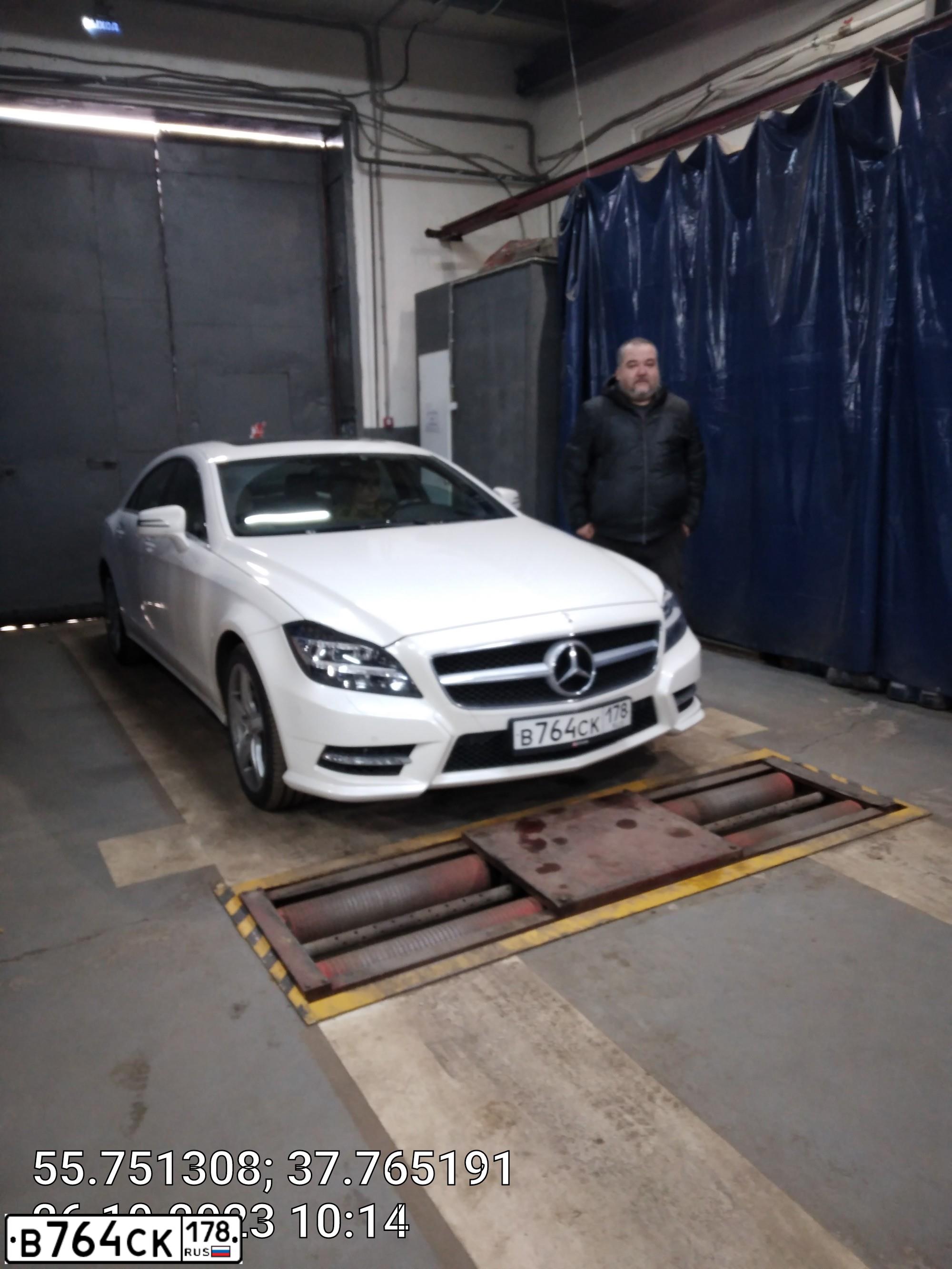 Фото автомобиля MERCEDES CLS-KLASSE, 2014 — госномер В764СК178. Цвет: БЕЛЫЙ