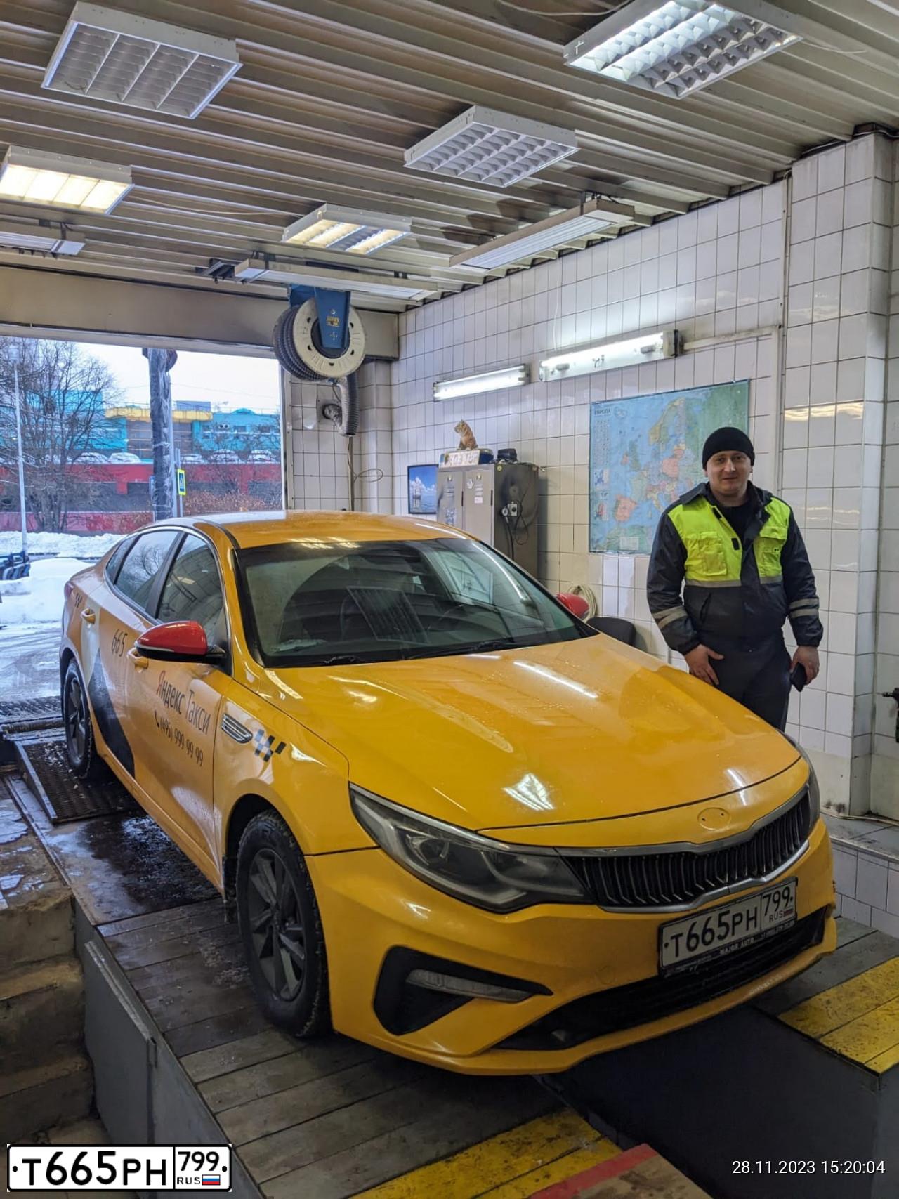 Фото автомобиля KIA MAGENTIS / OPTIMA, 2018 — госномер Т665РН799. Цвет: ЖЕЛТЫЙ