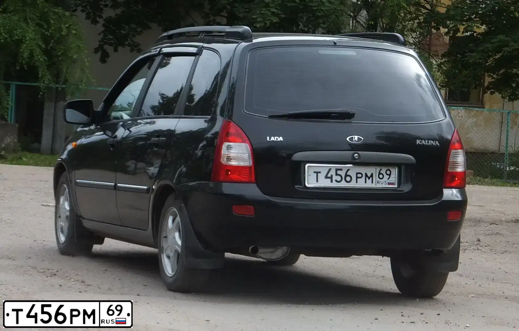 Фото автомобиля LADA 1117 KALINA, 2010 — госномер Т456РМ69. Цвет: ЧЕРНЫЙ