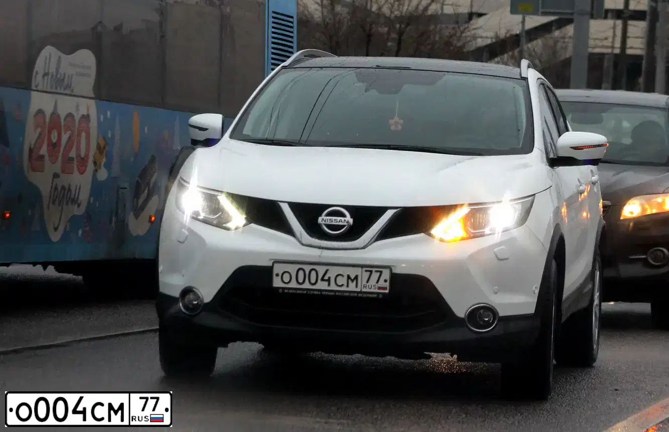 Фото автомобиля LADA 2107, 1997 — госномер О004СМ77. Цвет: СИНЕ-ЗЕЛЕНЫЙ