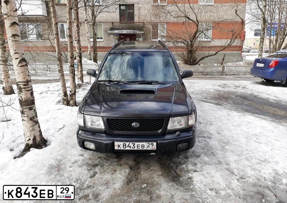 Фото автомобиля SUBARU FORESTER, 1999 — госномер К385ВК180. Цвет: ЧЕРНЫЙ
