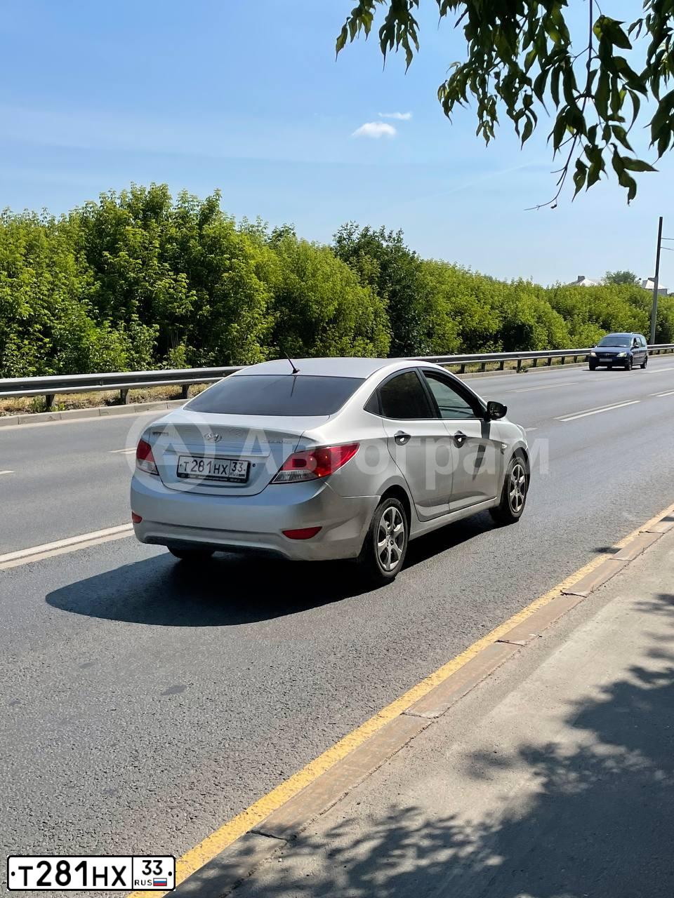 Фото автомобиля HYUNDAI SOLARIS, 2013 — госномер Т281НХ33. Цвет: СЕРЕБРИСТЫЙ