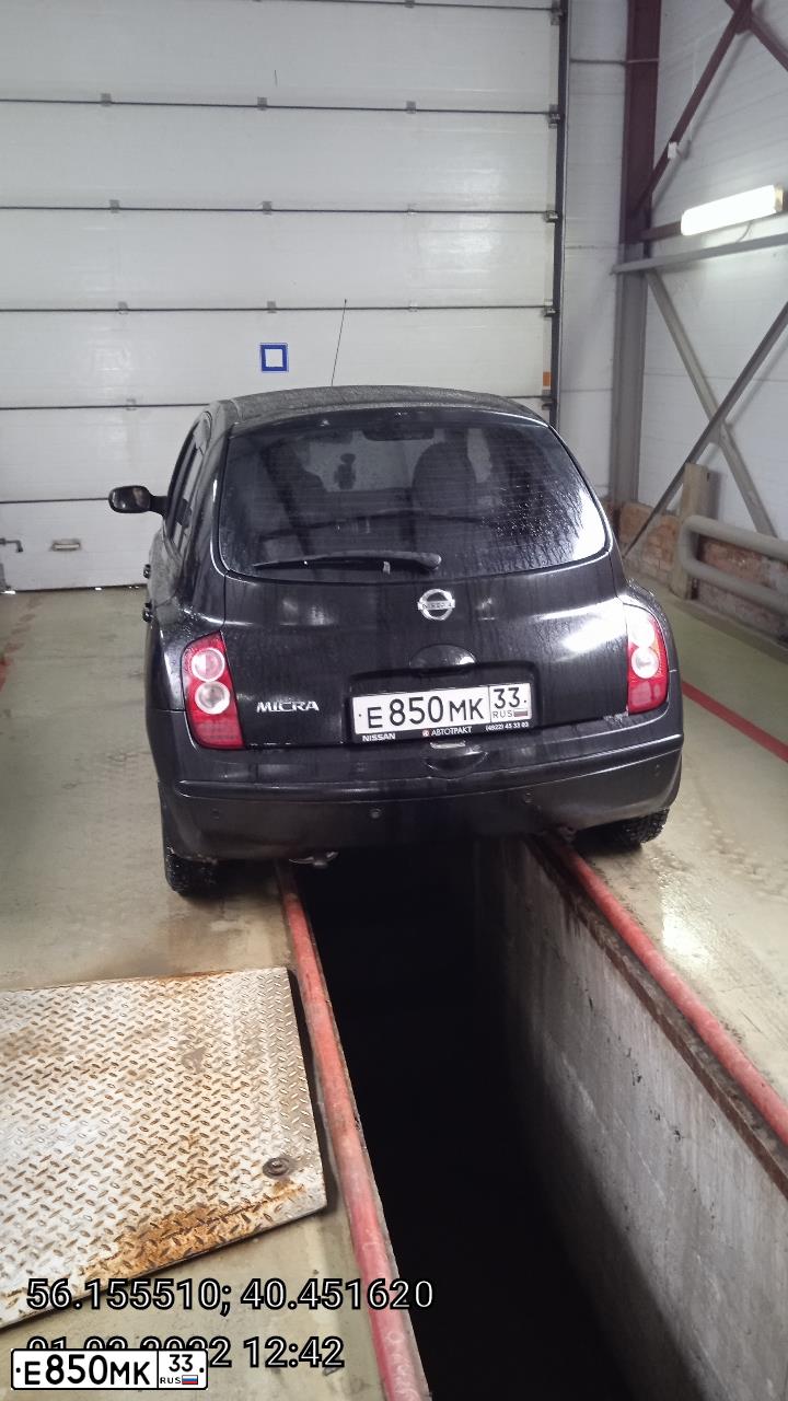 Фото автомобиля NISSAN MICRA, 2008 — госномер Е850МК33. Цвет: ЧЕРНЫЙ