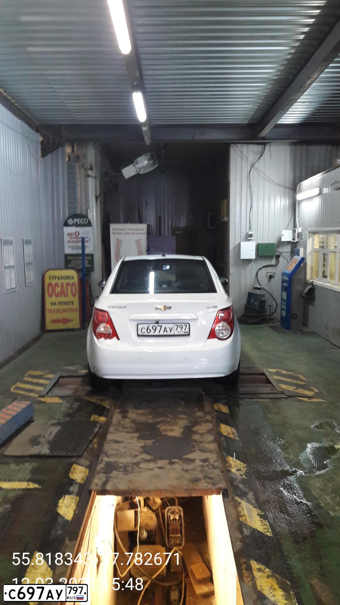 Фото автомобиля CHEVROLET AVEO, 2013 — госномер С697АУ797. Цвет: Белый