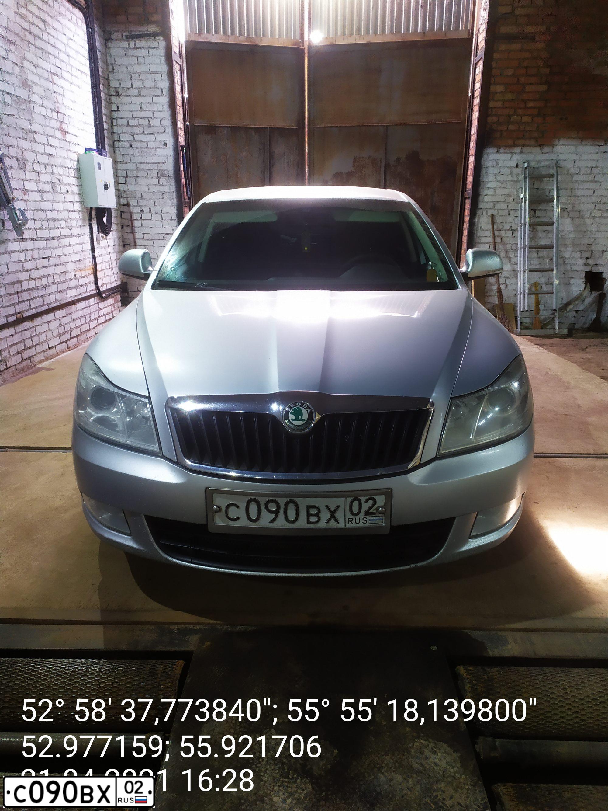 Фото автомобиля RENAULT LOGAN, 2006 — госномер С090ВХ02. Цвет: ТЕМНО-СИНИЙ