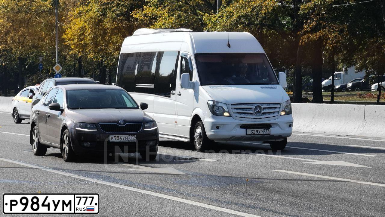 Фото автомобиля SKODA OCTAVIA, 2016 — госномер Р984УМ777. Цвет: Коричневый