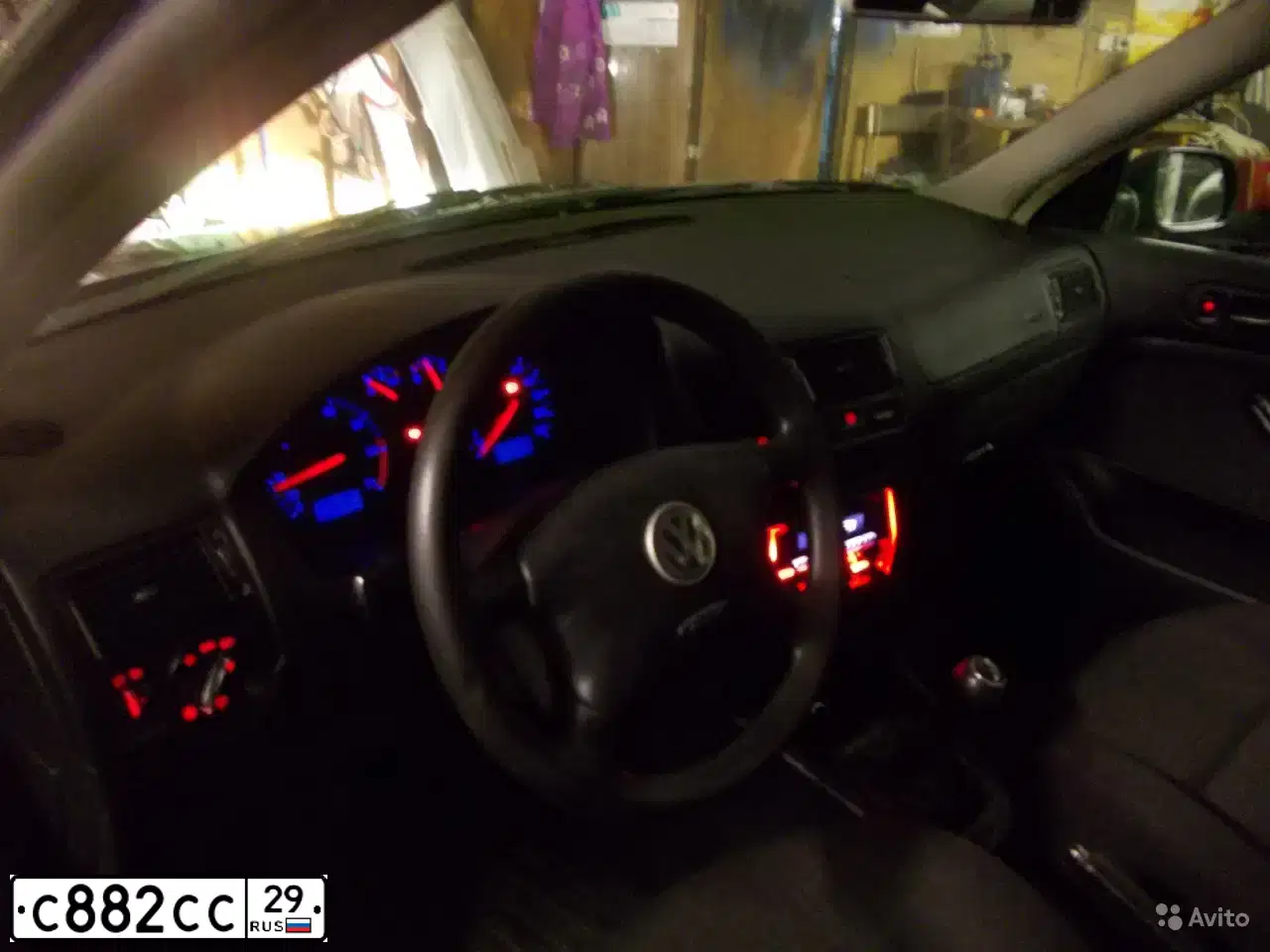 Фото автомобиля VOLKSWAGEN GOLF, 2002 — госномер О219ТТ29. Цвет: синий