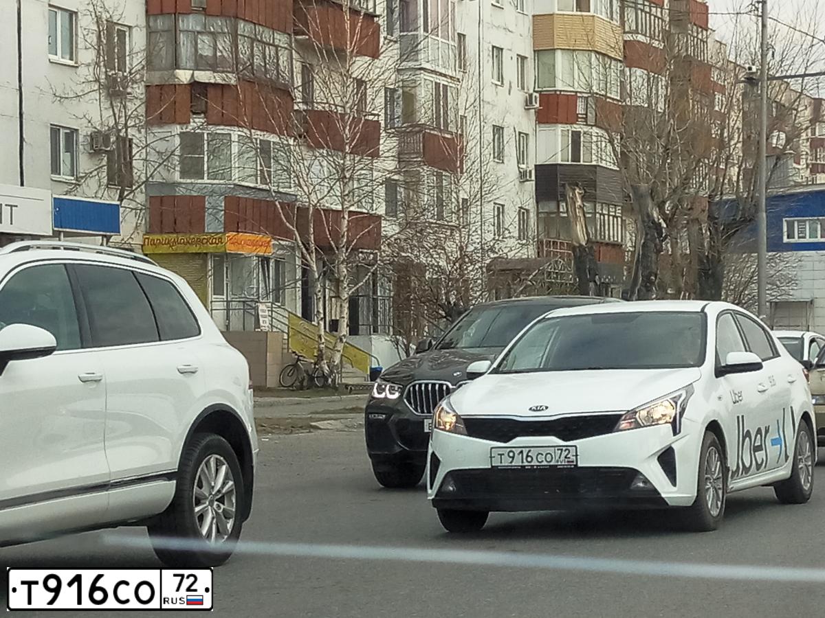 Фото автомобиля KIA RIO, 2020 — госномер Т916СО72. Цвет: Белый