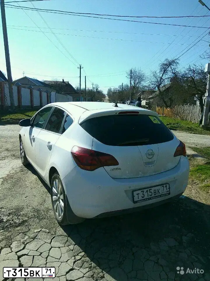 Фото автомобиля OPEL ASTRA, 2010 — госномер С172РР40. Цвет: Белый