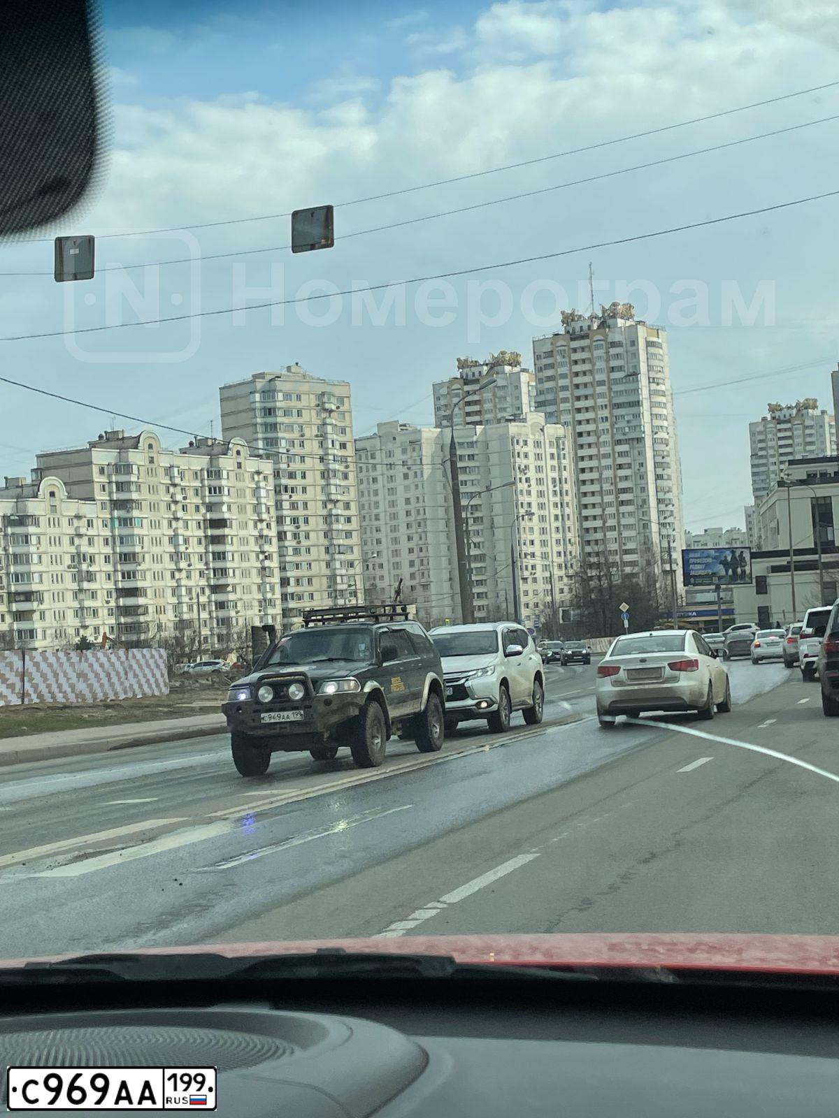 Фото автомобиля BMW X5, 2007 — госномер Т219АЕ250. Цвет: Белый