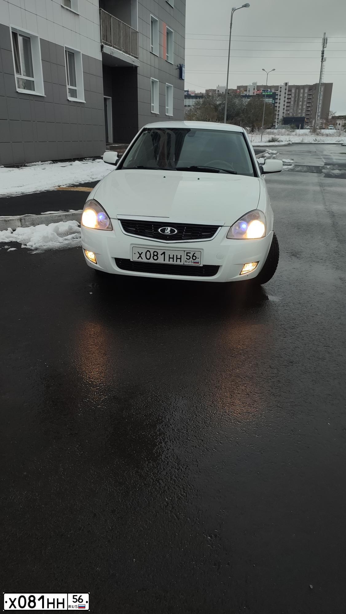 Фото автомобиля LADA 2170 PRIORA, 2009 — госномер Е210ММ156. Цвет: Белый